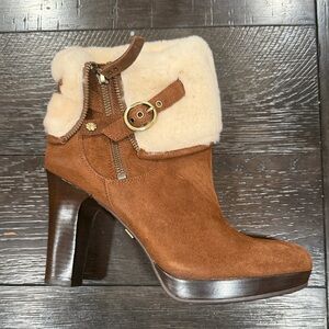 NWT NIB Ugg Scarlett Boots Size 9.5 Sheepskin Cuff Brown Suede
